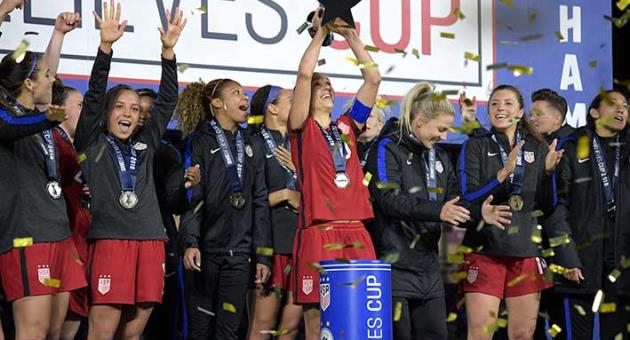 United States midfielder Carli Lloyd, center, hoists the championship trophy with teammates after defeating England, 1-0, to win the SheBelieves Cup women's soccer tournament Wednesday, March 7, 2018, in Orlando, Fla. (AP Photo/Phelan M. Ebenhack)