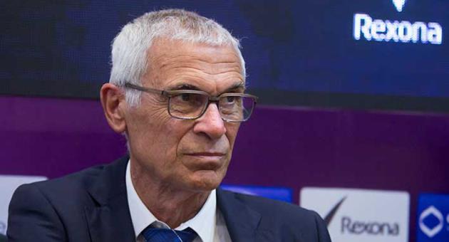 In this Tuesday, March 13, 2018 photo, Argentinian coach of the Egyptian national soccer team, Hector Cuper, gives a press conference at the Egyptian football federation in Cairo, Egypt. Cuper is facing a new obstacle when it comes to preparing his team for this year’s World Cup. The tournament in Russia starts on the final day of Ramadan, the holy month that requires Muslims to fast from sunrise to sunset. In comments published Wednesday, Cuper has said it would be up to the individual players to decide to fast. (AP Photo/Amr Nabil)
