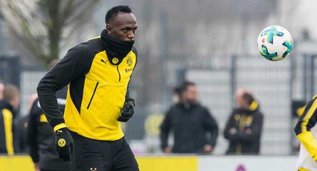 Jamaica's former sprinter Usain Bolt takes part in a practice session of the Borussia Dortmund soccer squad in Dortmund, Germany, Friday, March 23, 2018. (Guido Kirchner/dpa via AP)