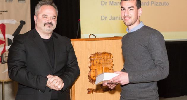 Mr. Nicholas Rapa (Right) receiving the Aurobindo Award for Best Pharmaceutical Technology Presentation, presented by Mr. Jonathan Farrugia (Left) on behalf of Aurobindo Pharma Ltd.