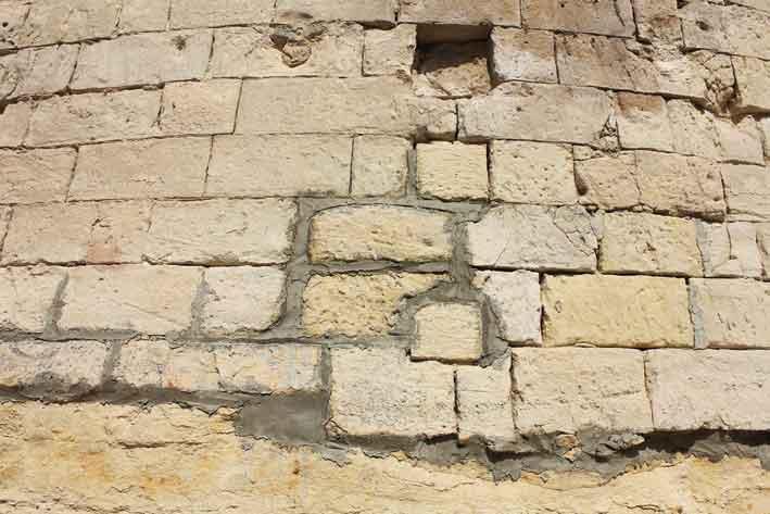 Cospicua wall ‘restoration works’ opposite Couvre Port are ‘temporary to prevent danger’ – mayor - The Malta Independent