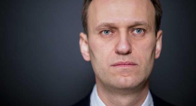 Russian opposition leader Alexei Navalny, who submitted endorsement papers necessary for his registration as a presidential candidate, center, listens at the Russia's Central Election commission in Moscow, Russia, Monday, Dec. 25, 2017. 