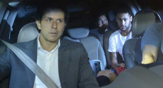 Brazil soccer star Neymar, right, and his doctor Rodrigo Lasmar, left, arrive to the Mater Dei Hospital, in Belo Horizonte, Brazil, Friday, March 2, 2018. Neymar will have surgery on a fractured toe in his right foot and could be out for up to three months, an estimate that would take the Brazil striker right up to the World Cup. Neymar was injured Sunday in Paris Saint-Germain's match against Marseille in the French league. (AP Photo/Eugenio Savio)
