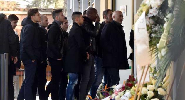 Fiorentina soccer team's players arrive to pay their tribute to their teammate Davide Astori at the Coverciano Sports Center, near Florence, Italy, Wednesday, March 7, 2018. The 31-year-old Astori was found dead in his hotel room on Sunday after a suspected cardiac arrest before his team was set to play an Italian league match at Udinese. (Maurizio Degl'Innocenti/ANSA via AP)