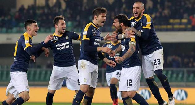 Hellas' Antonio Caracciolo, 2nd from right, celebrates with teammates after scoring during the Serie A soccer match between Hellas Verona and Chievo Verona at the Bentegodi stadium in Verona, Italy, Saturday, March 10, 2018. (Simone Venezia/ANSA via AP)