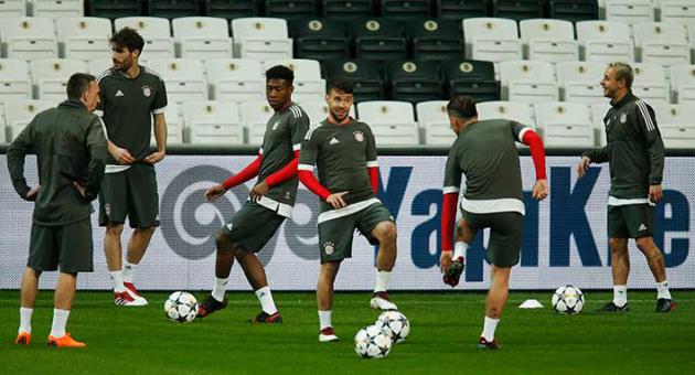 Bayern Munich's players play during a training session in Istanbul, Tuesday, March 13, 2018, ahead of their team's Champions League round of 16 second leg soccer match against Besiktas Wednesday. (AP Photo/Lefteris Pitarakis)