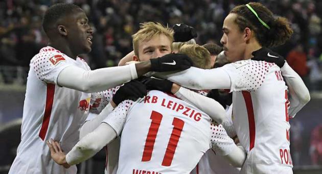Leipzig's Timo Werner, center, celebrates together with his teammates after scoring a goal during the German first division Bundesliga soccer match between RB Leipzig and Bayern Munich in Leipzig, Germany, Sunday, March 18, 2018. (AP Photo/Jens Meyer)
