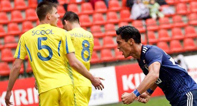 Japan's Tomoaki Makino, right, jubilates after scoring his sides first goal during an international friendly soccer match between Japan and Ukraine at Maurice Dufrasne Stadium in Liege, Belgium on Tuesday, March 27, 2018. (AP Photo/Olivier Matthys)