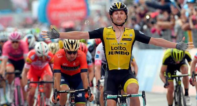 Italy's Enrico Battaglin celebrates as he crosses the finish line to win the fifth stage of the Giro d'Italia, Tour of Italy cycling race from Agrigento to Santa Ninfa, Italy, Wednesday, May 9, 2018. Enrico Battaglin surged ahead at the perfect moment to win the fifth stage of the Giro d'Italia on Wednesday as Chris Froome and most of the other favorites finished in the main pack. (Daniel Dal Zennaro/ANSA via AP)