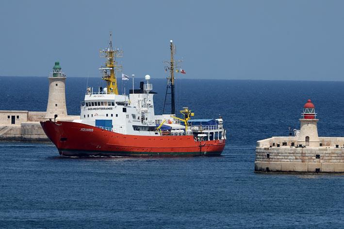 Updated: MV Aquarius enters Malta, 12 of 141 migrants rescued taken to ...