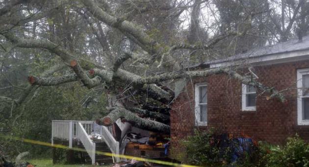 Nearly stalled, Florence besieges Carolinas with floodwaters