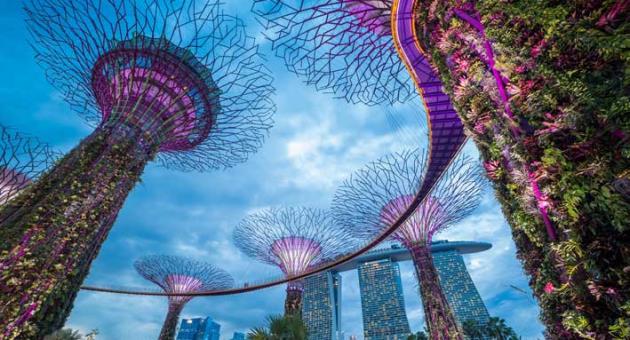 Singapore, one of the many destinations one can fly to via Emirates this autumn