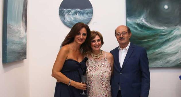 The artist with her parents, Mr & Mrs Lawrence Coppini