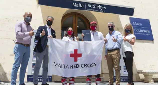 From Left: Robert Brincau - Malta Red Cross Society Director of Operations, Michael J. Zammit -Malta Sotheby’s International Realty, Director and Joint Owner, Milica Zdravkovic - Chief Lifeguard, Samuel Bilham - Marine Rescue Officer and Richard & Sooz Bellerby, Sales Associates.