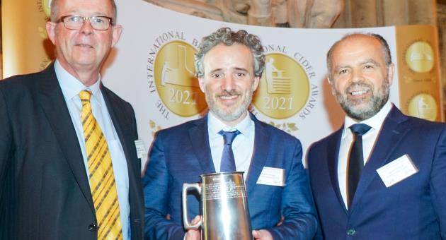 From left: Paul Hegarty, Honorary Secretary of the All-Party Parliamentary Beer Group who sponsored the International Non & Low trophy award, Mr Michael Farrugia, Executive Director – Operations & Business Development and Mr Eugenio Caruana, Chief Operations Officer. 