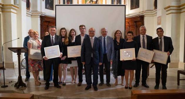 Winners of the Din l-Art Helwa Architectural Heritage Awards with the Minister for Public Works and Planning, Stefan Zrinzo Azzopardi, Profs Alex Torpiano, Executive President of Din l-Art Helwa and Maria Grazia Cassar, Chair of the Awards Jury Panel.