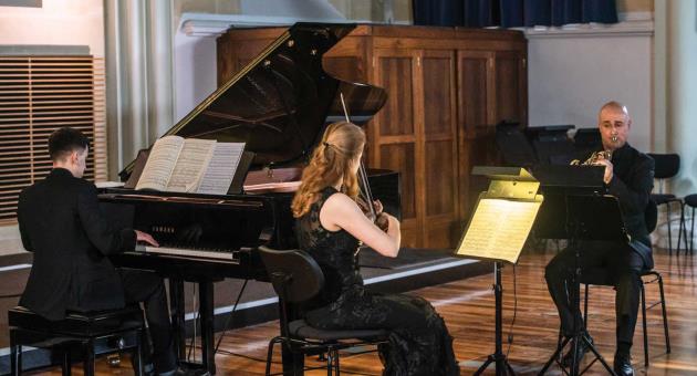 Playing Arnold Schoenberg Verklärte Nacht, Op. 4:   Francis James Camilleri, Maria Conrad and Jose Garcia Gutierrez