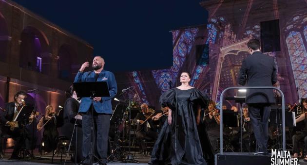 Two international stars sing a duet from ‘Anna Bolena’. Photo by Darren Agius 