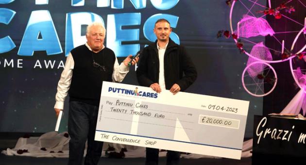 Andrew Attard, on behalf of The Convenience Shop Group presenting the €20,000 cheque donation towards Puttinu Cares Foundation 