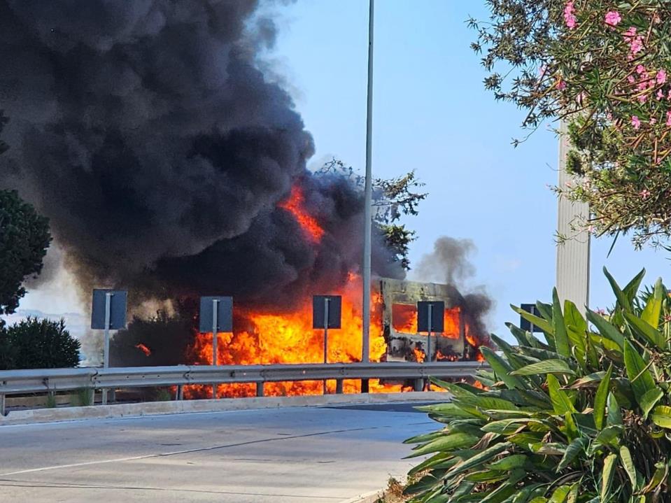 Minibus catches fire whilst being driven on Mellieha bypass - The Malta Independent