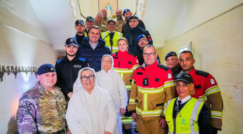 Disciplined corps members distribute food hampers to people in institutions - The Malta Independent