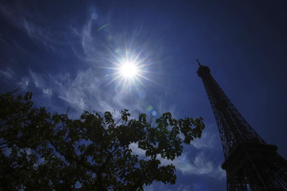 Barcelona records hottest June in over 100 years, Eiffel Tower closed because of heat