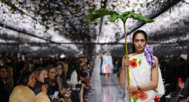 A model wears a creation as part of the Christian Dior Spring/Summer 2026 Haute Couture collection presented in Paris, Monday, Jan. 26, 2026. (AP Photo/Aurelien Morissard)