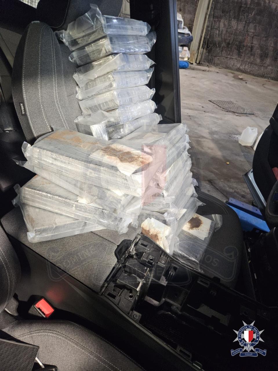 Man arrested while attempting to smuggle €4.5 million worth of cocaine from Sicily
