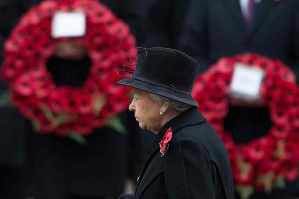 Remembering the dead in world wars: Queen Elizabeth II leads UK ...